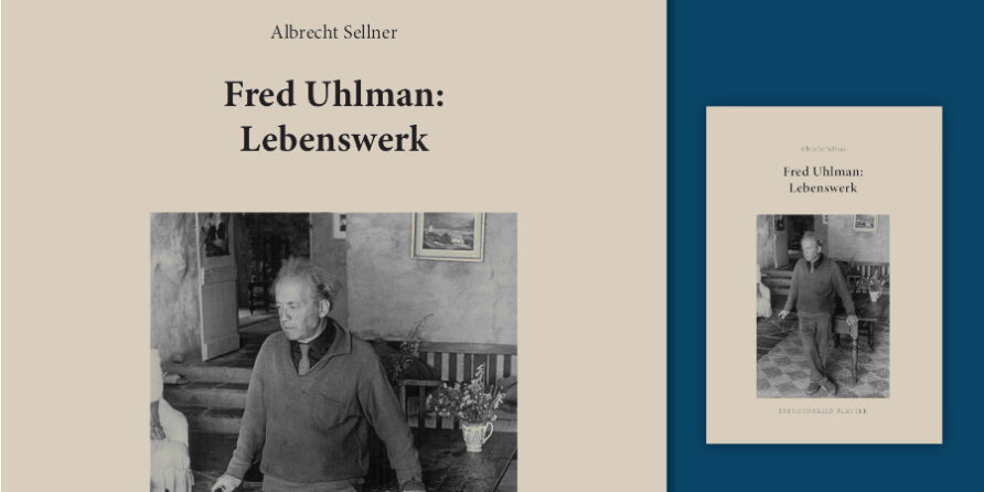 Buchcover „Fred Uhlman: Lebenswerk“ mit s/w-Foto eines älteren Mannes neben einem Blumentisch.