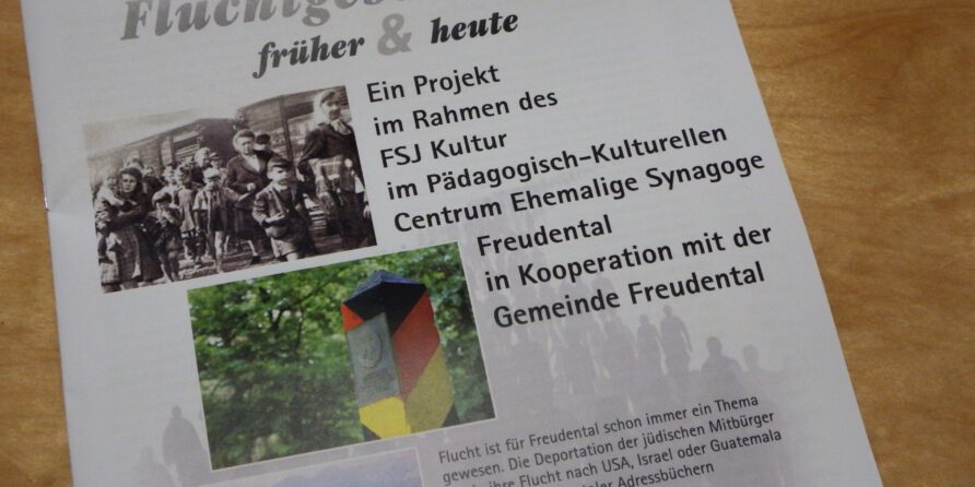 Flyer „Freudentaler Fluchtgeschichten früher & heute“ mit Bildern, wirbt für ein Kulturprojekt.
