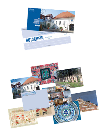 Collage bunter Postkarten und Gutscheine mit Gebäuden, Mustern, Museum und Ausblicken auf Weiß.